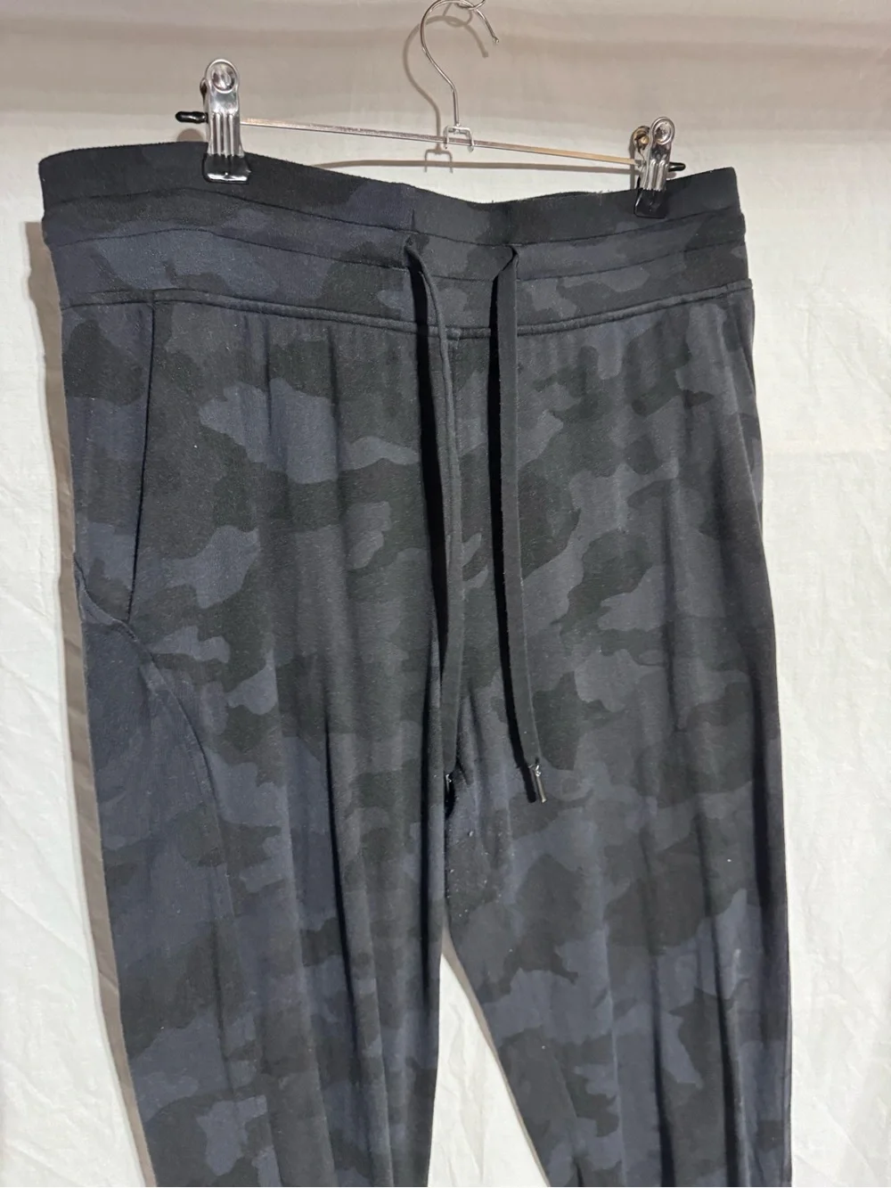 Lululemon camo jogger Size 8